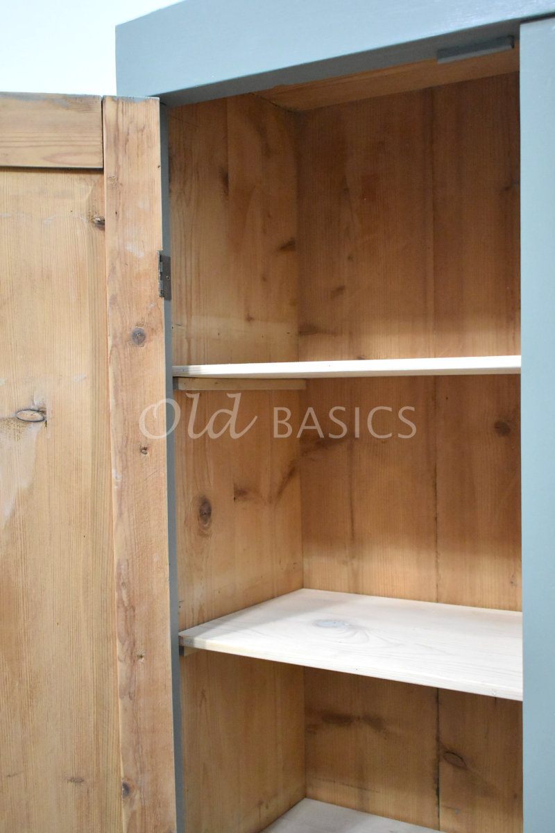 Detail van Smalle kast links, grijs, groen, materiaal hout